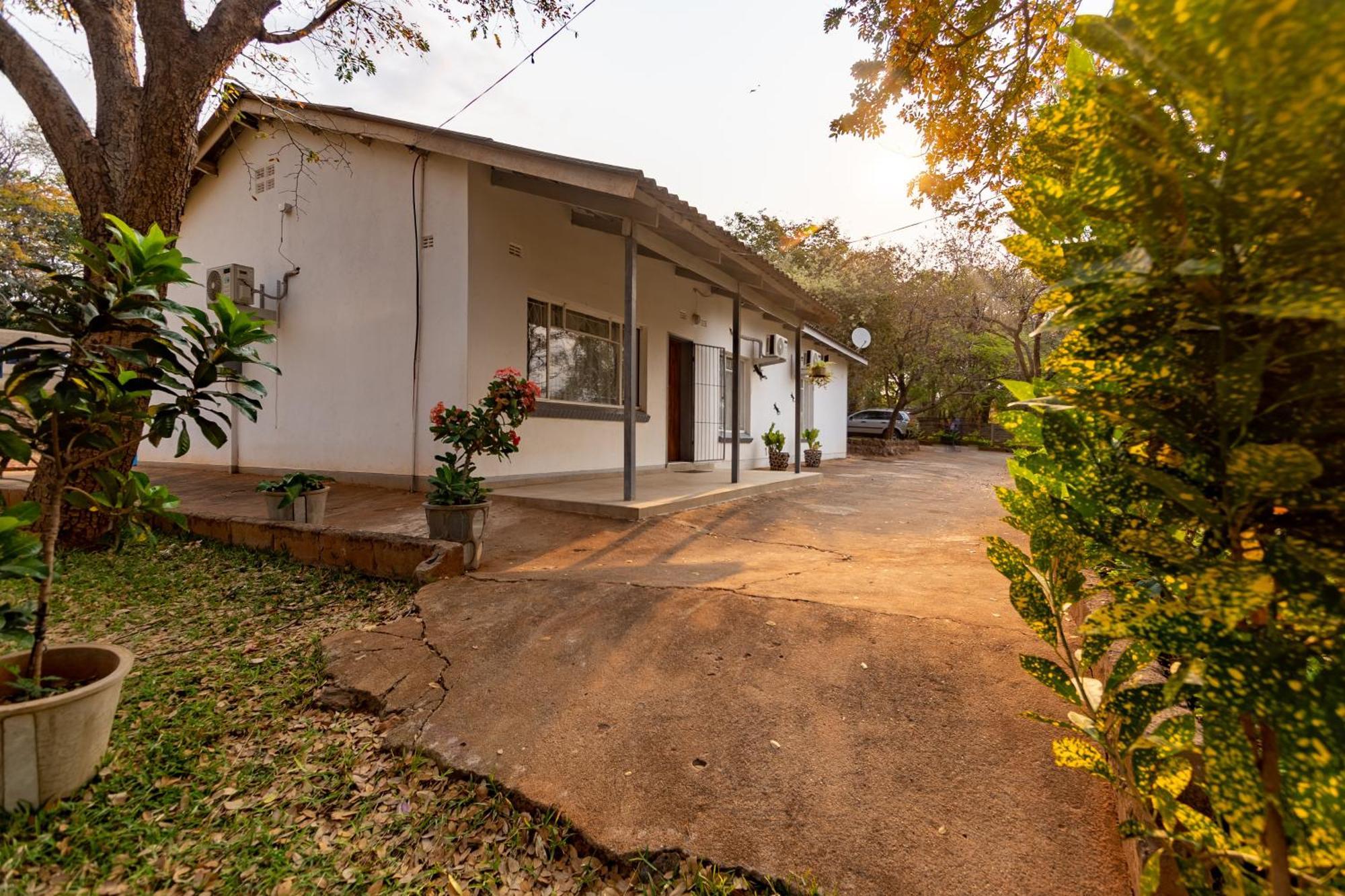 Wood Road Guest Lodge Victoria Falls Exteriér fotografie