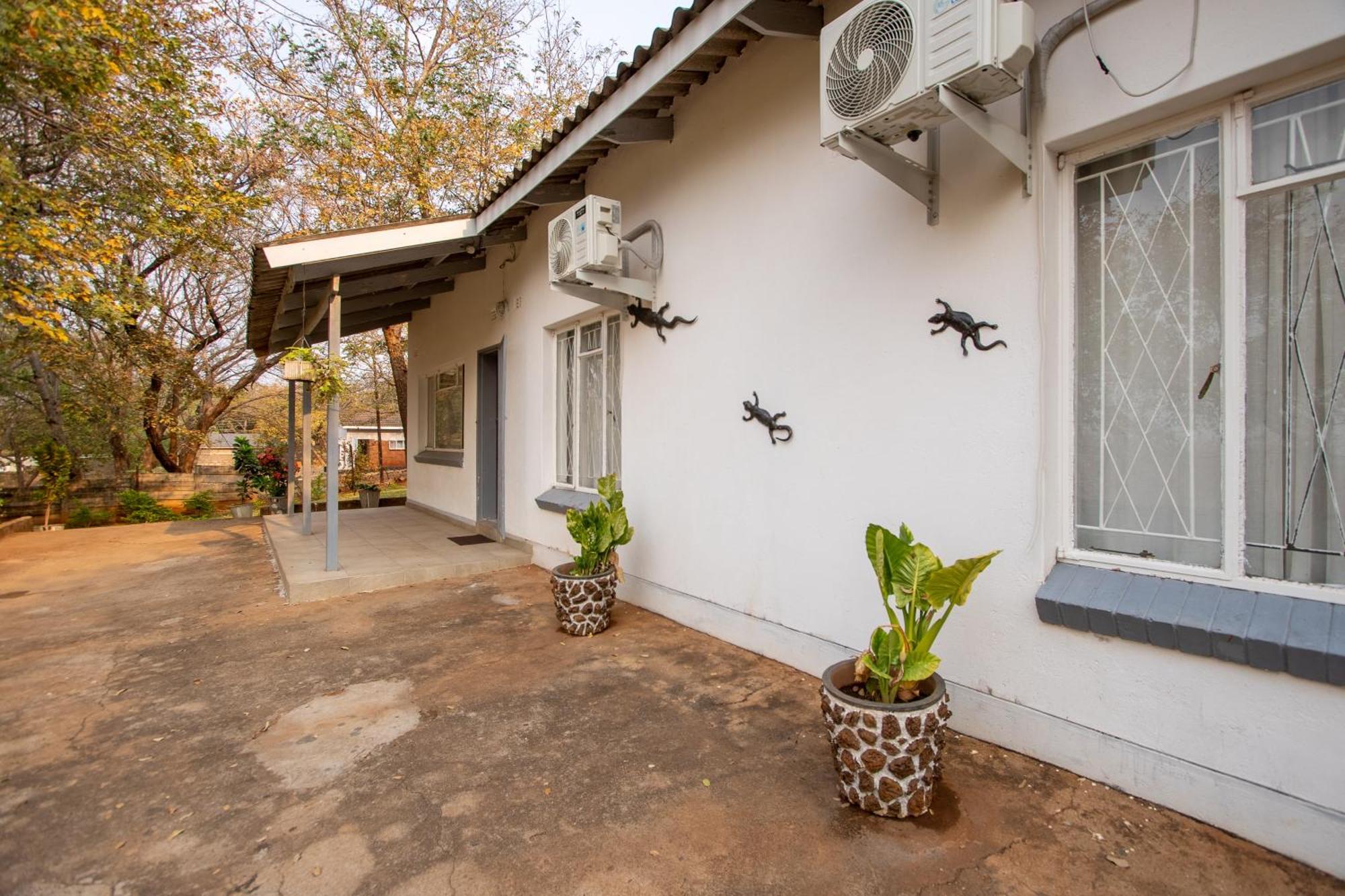 Wood Road Guest Lodge Victoria Falls Exteriér fotografie