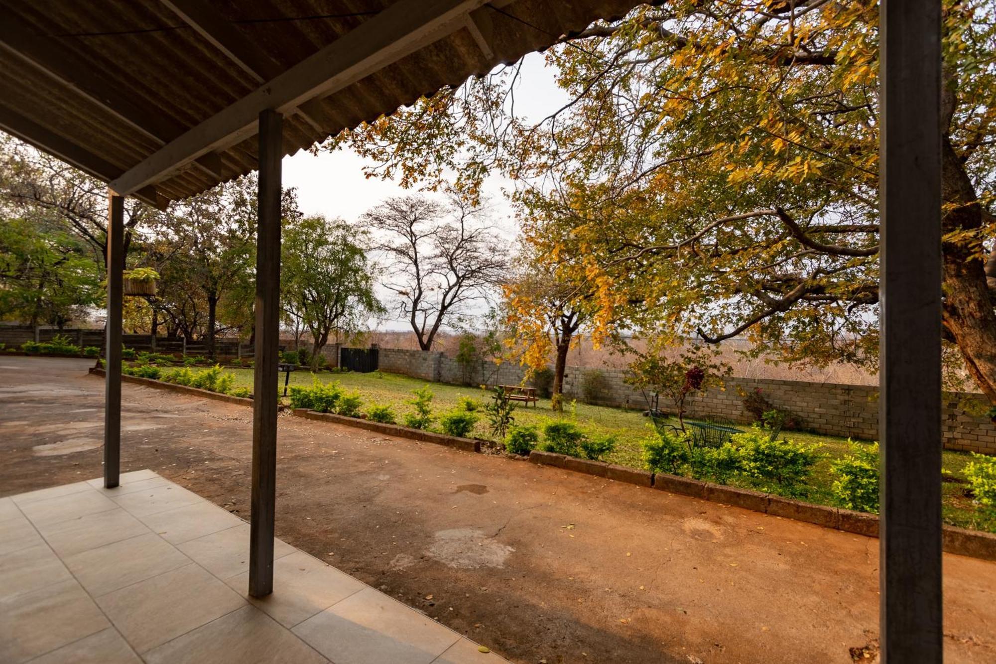 Wood Road Guest Lodge Victoria Falls Exteriér fotografie