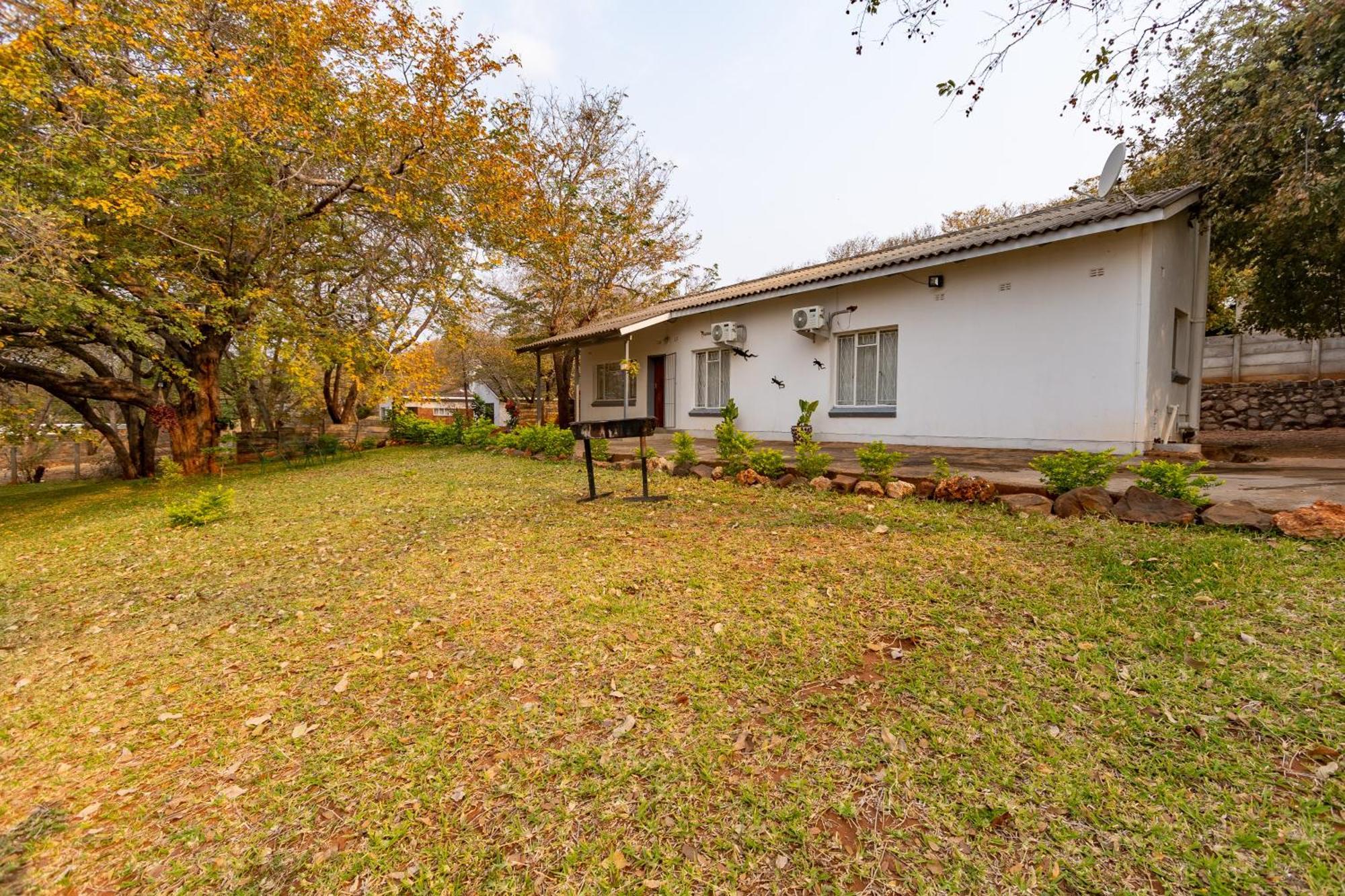 Wood Road Guest Lodge Victoria Falls Exteriér fotografie