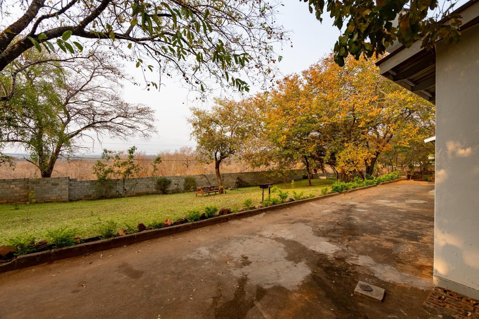 Wood Road Guest Lodge Victoria Falls Exteriér fotografie