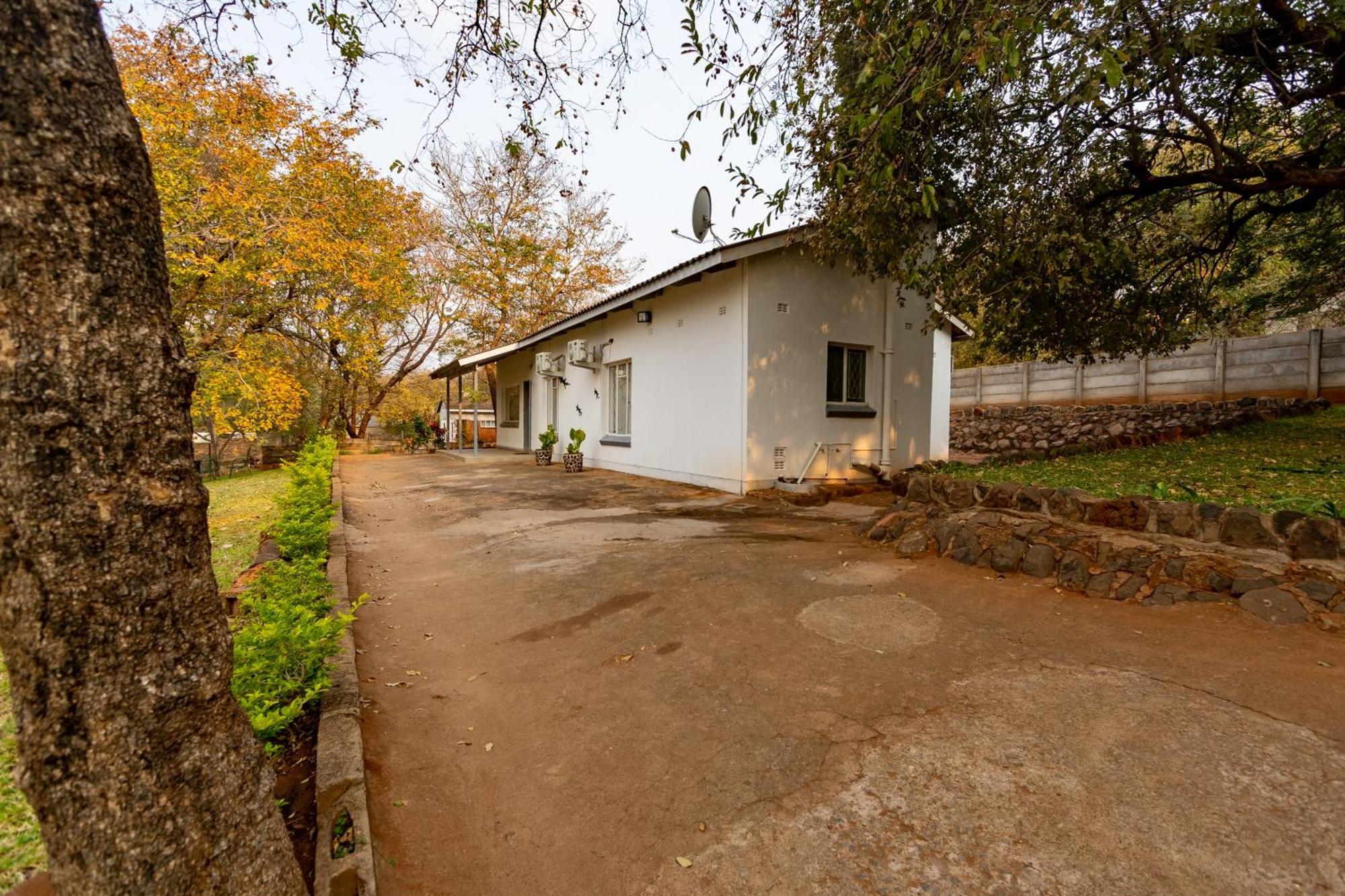 Wood Road Guest Lodge Victoria Falls Exteriér fotografie