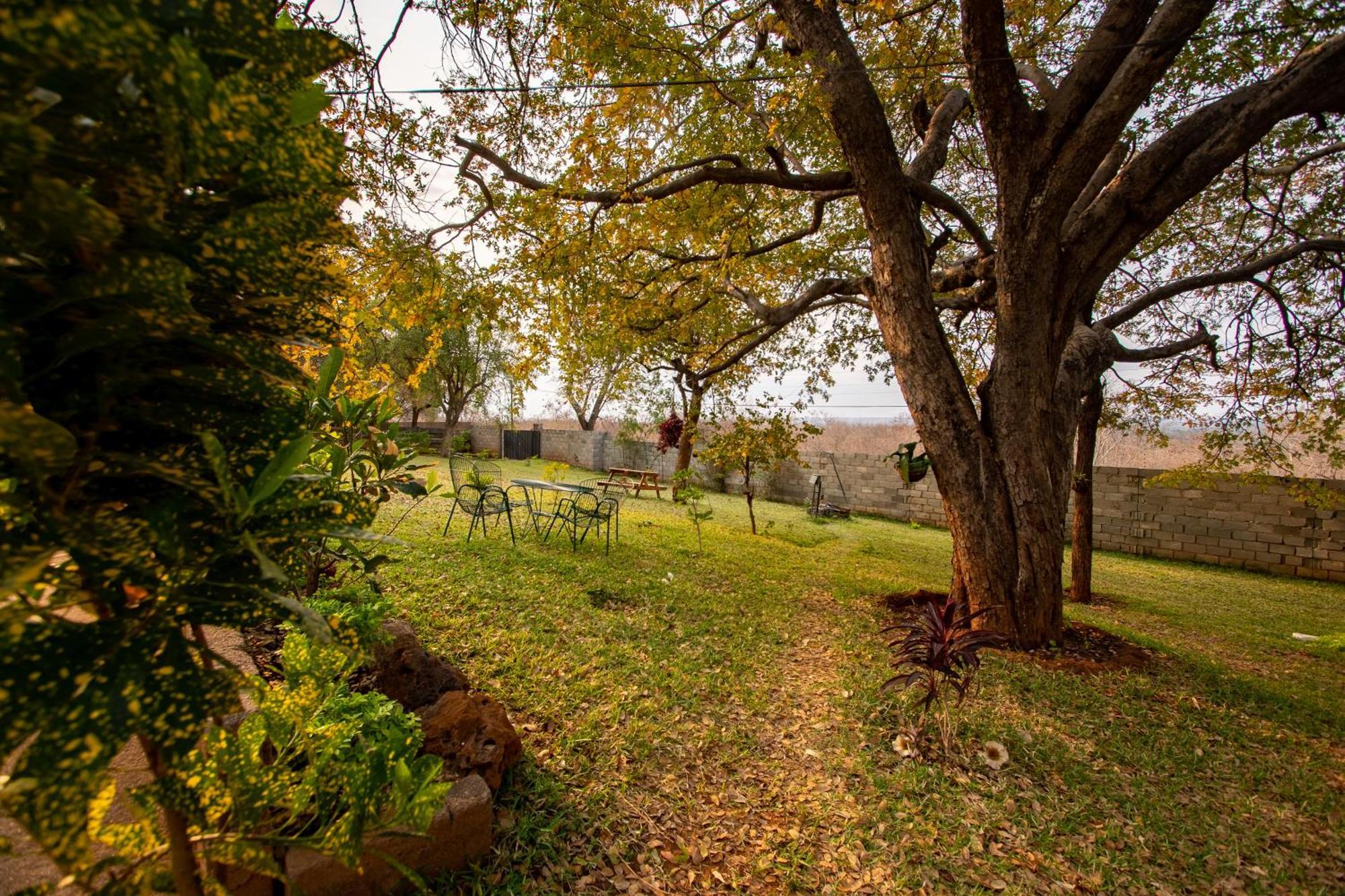 Wood Road Guest Lodge Victoria Falls Exteriér fotografie